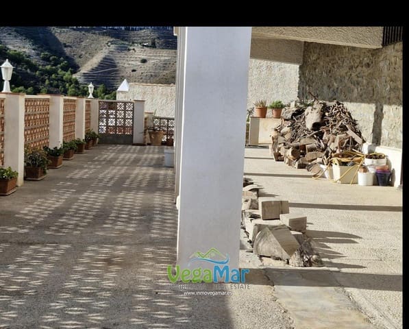 Chalet de 2 habitaciones en Almuñécar en venta - 950.000 € (Ref: 8620820)