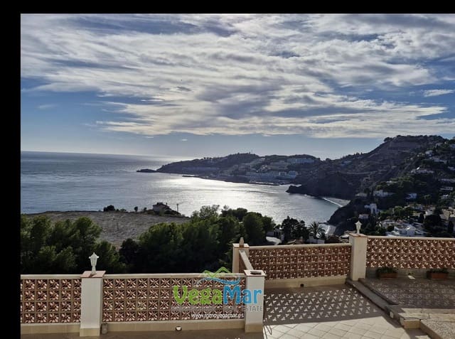 Chalet de 2 habitaciones en Almuñécar en venta - 950.000 € (Ref: 8620820)