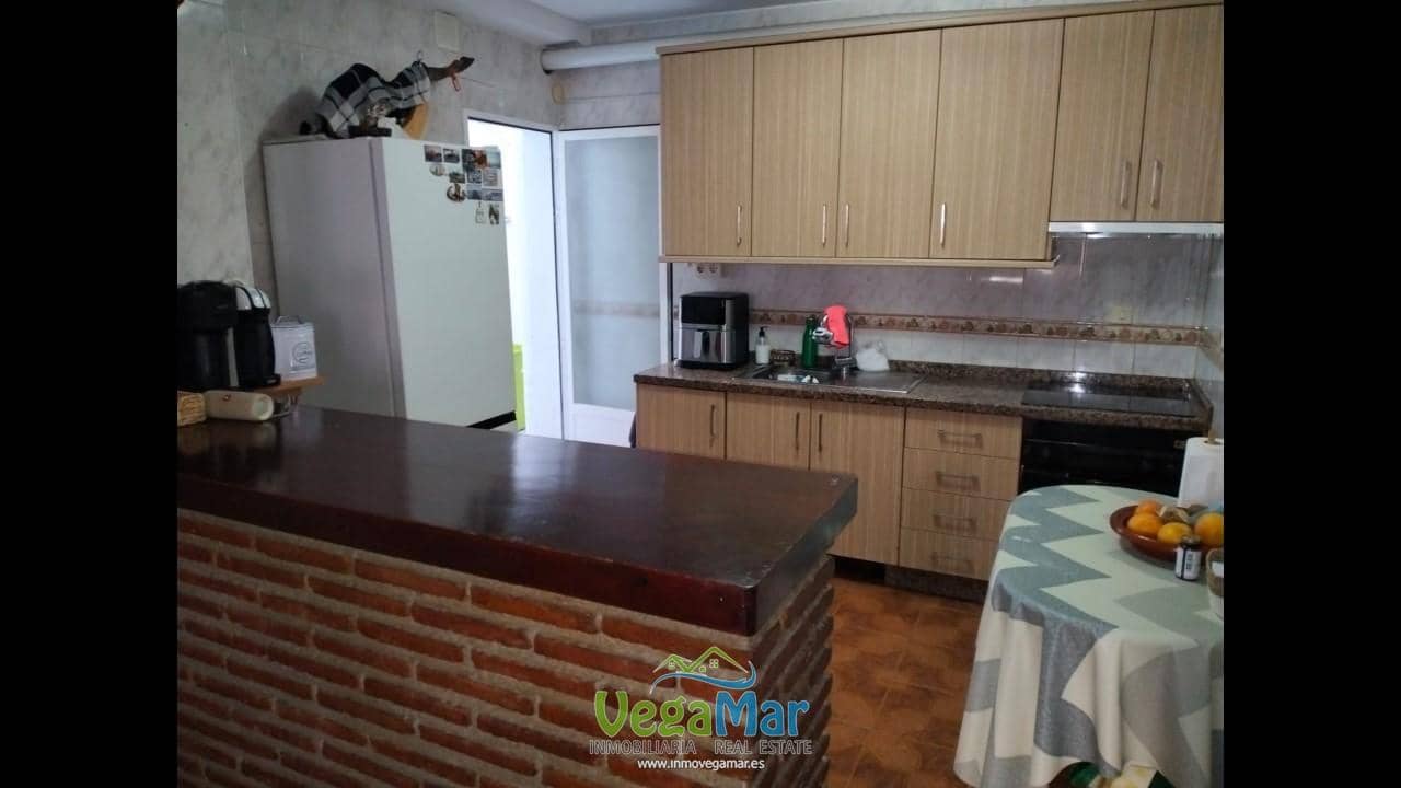 4 Zimmer Wohnung zu vermieten in Almunecar - 850 € (Ref: 8744373)