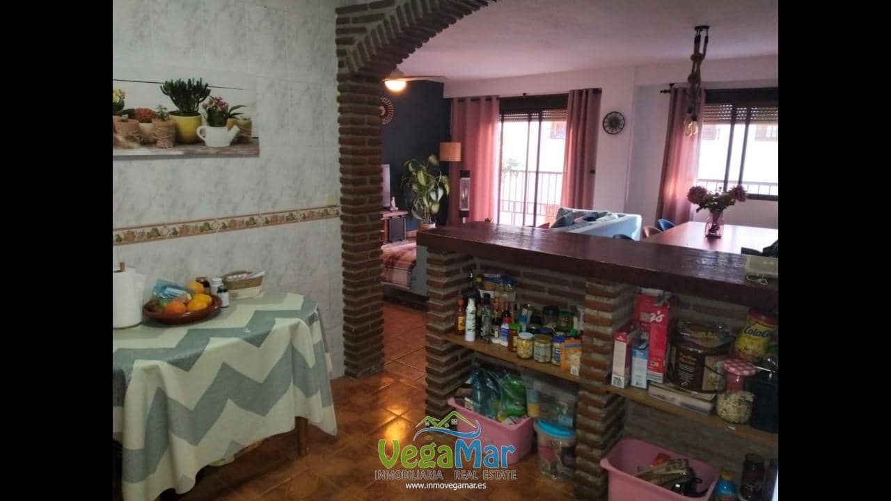 4 Zimmer Wohnung zu vermieten in Almunecar - 850 € (Ref: 8744373)