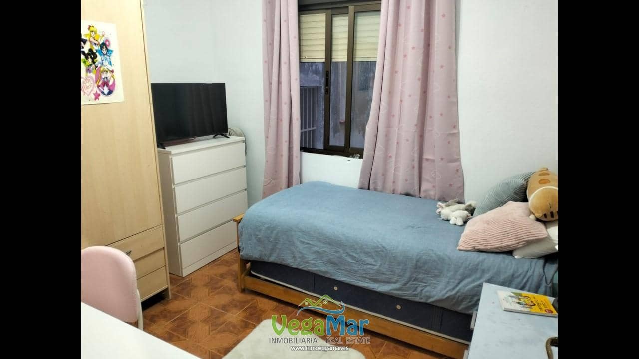 4 Zimmer Wohnung zu vermieten in Almunecar - 850 € (Ref: 8744373)