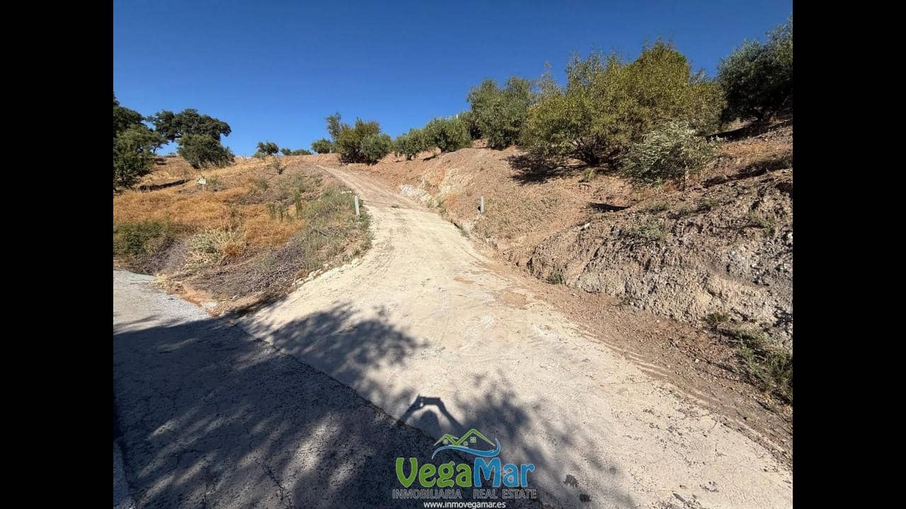 Ubebygd land til salgs i Otivar - € 25 000 (Ref: 8891497)