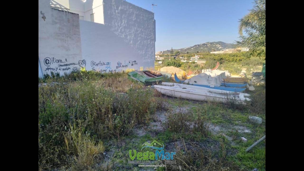 Grunde uden byggetilladelser til salg i Nerja - € 630.000 (Ref: 8922555)