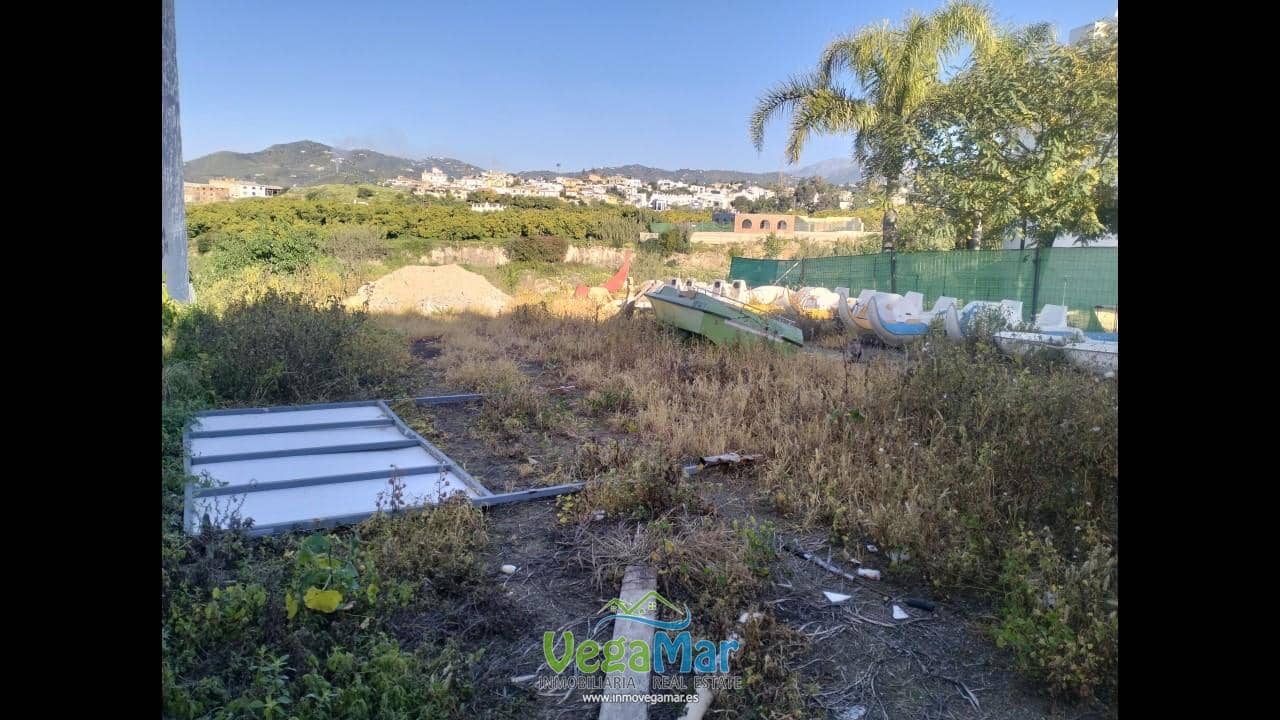 Grunde uden byggetilladelser til salg i Nerja - € 630.000 (Ref: 8922555)