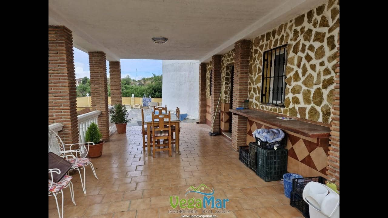 3 soveværelse Villa til salg i Itrabo med swimmingpool garage - € 292.000 (Ref: 8975492)