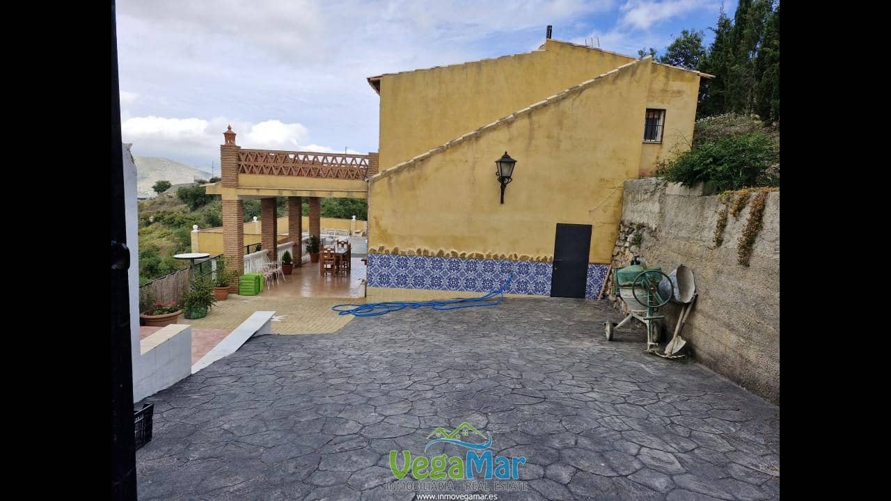 3 soveværelse Villa til salg i Itrabo med swimmingpool garage - € 292.000 (Ref: 8975492)