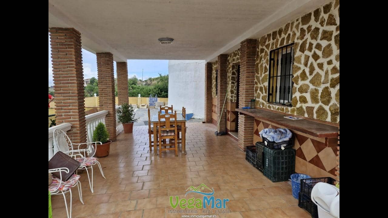 3 soveværelse Villa til salg i Itrabo med swimmingpool garage - € 292.000 (Ref: 8975492)