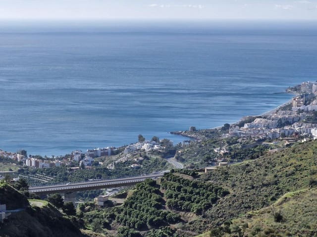 Grunde uden byggetilladelser til salg i Almuñécar - € 115.000 (Ref: 9004508)