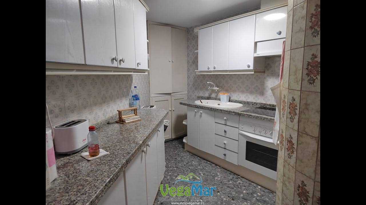 3 soveværelse Lejlighed til leje i Almunecar med garage - € 700 (Ref: 9037483)