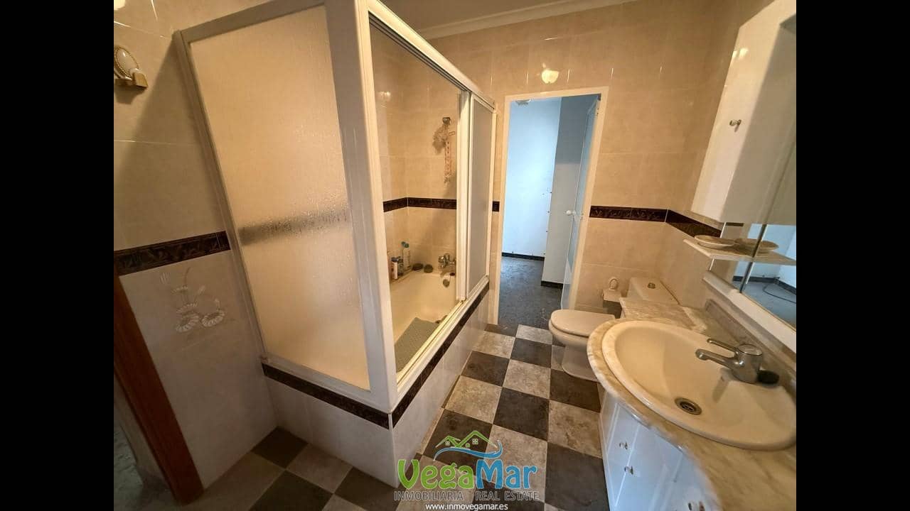 4 soverom Villa til salgs i Itrabo med garasje - € 180 000 (Ref: 9150982)