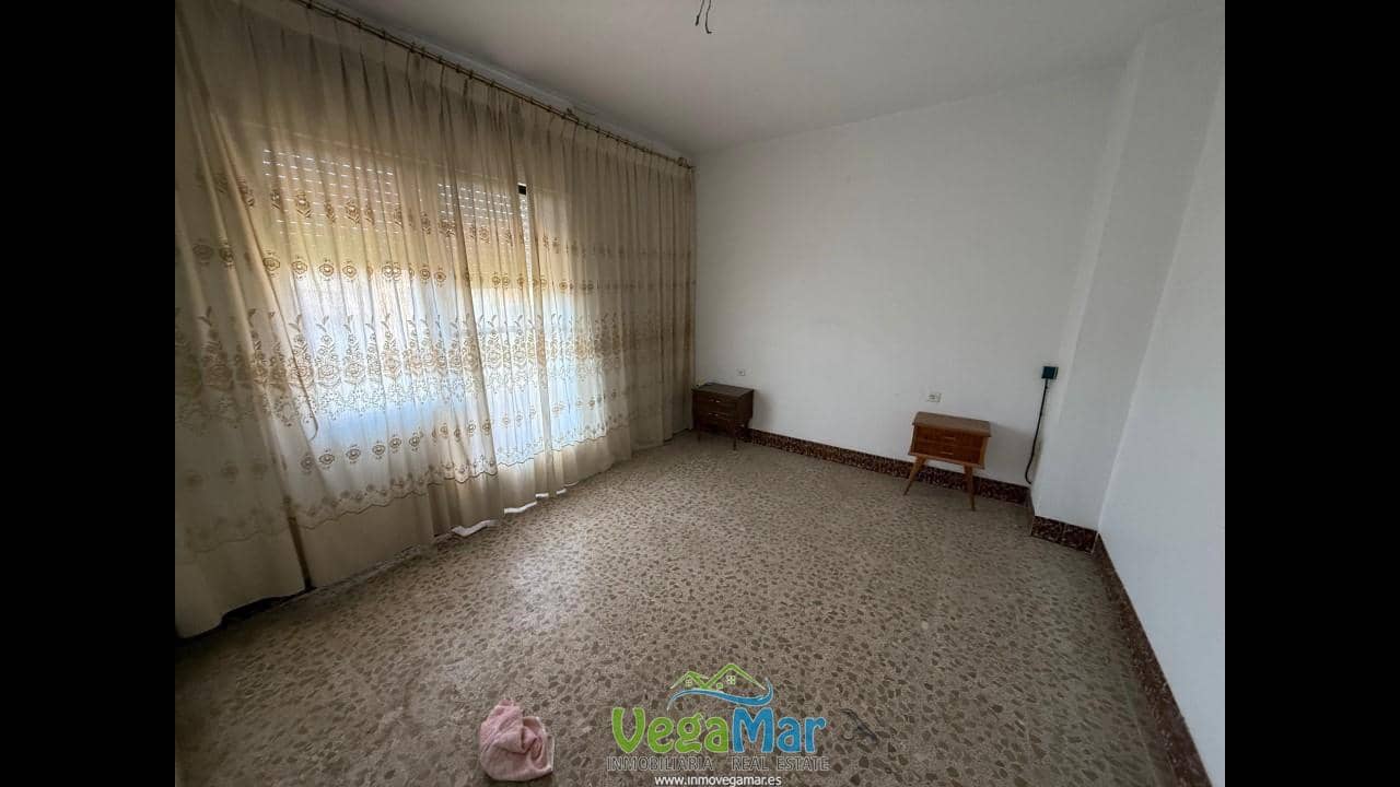 4 soverom Villa til salgs i Itrabo med garasje - € 180 000 (Ref: 9150982)