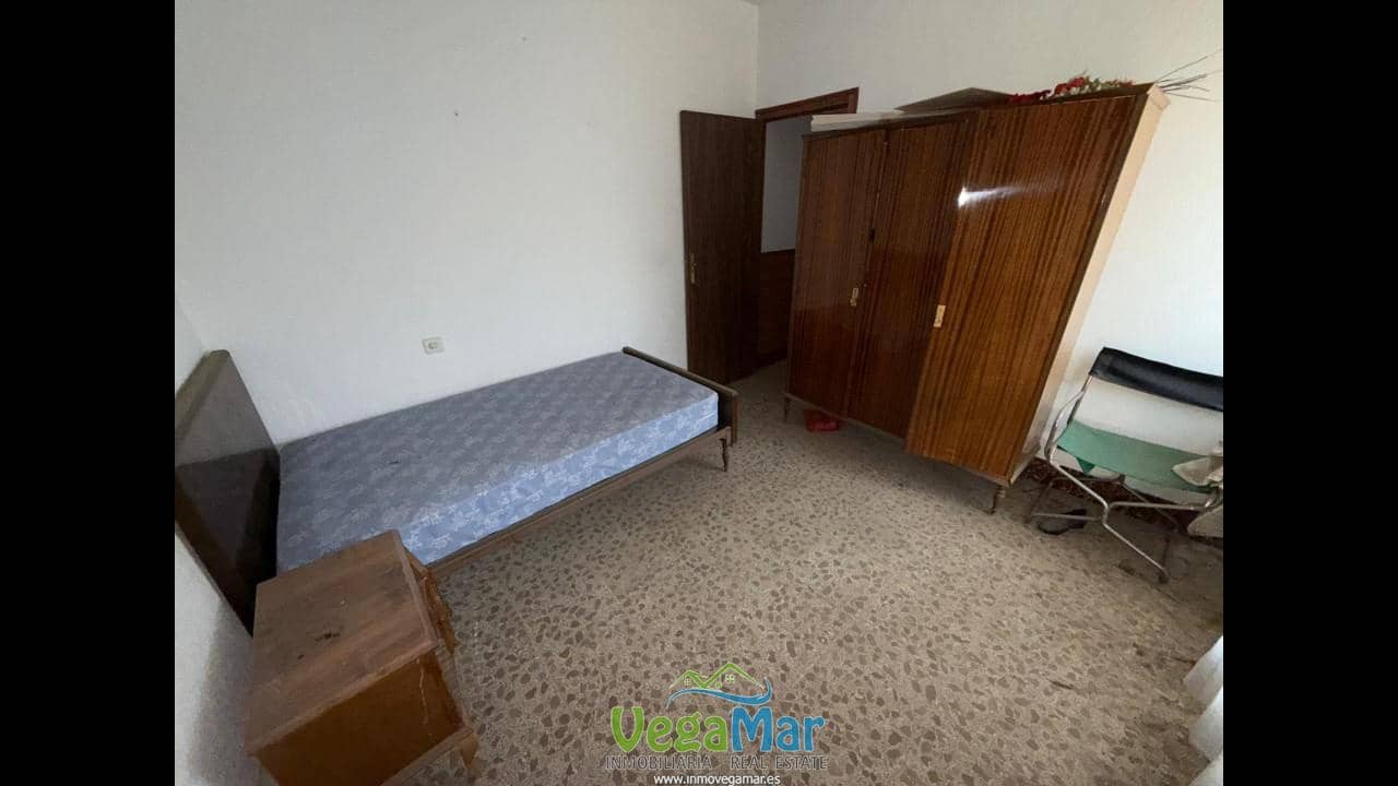 4 soverom Villa til salgs i Itrabo med garasje - € 180 000 (Ref: 9150982)