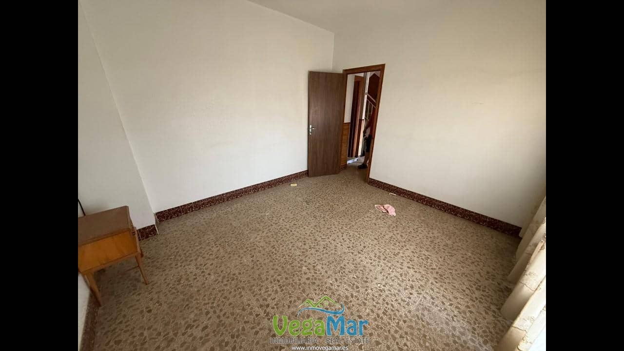 4 soverom Villa til salgs i Itrabo med garasje - € 180 000 (Ref: 9150982)