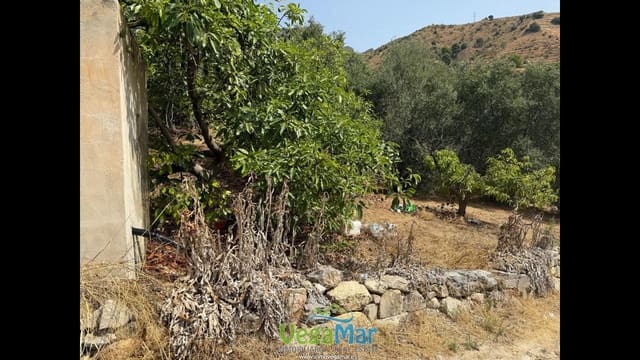 Grunde uden byggetilladelser til salg i Almuñécar - € 80.000 (Ref: 9175576)