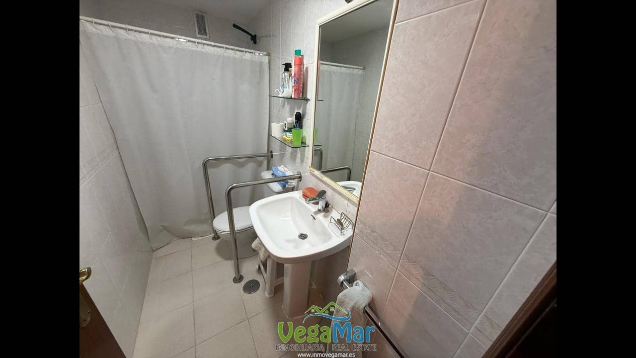 2 soveværelse Lejlighed til leje i Almunecar med garage - € 850 (Ref: 9175748)