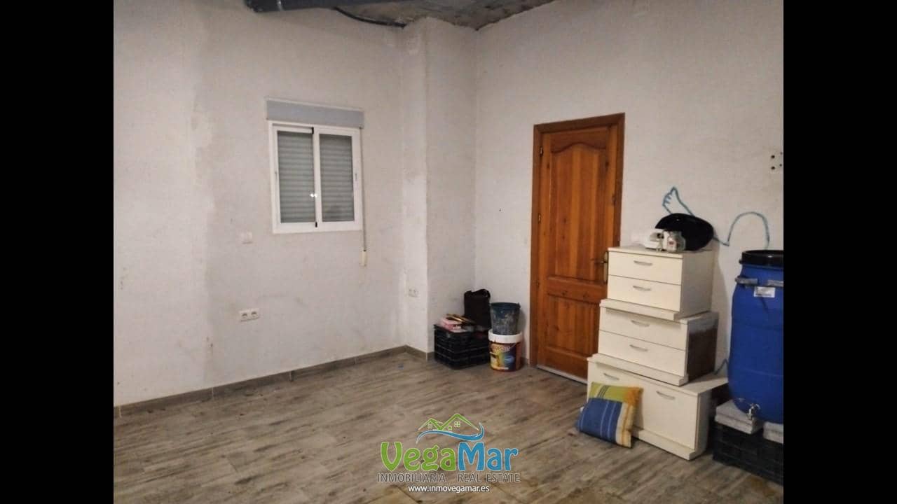 3 slaapkamer Villa te koop in Itrabo met garage - € 130.000 (Ref: 9249381)