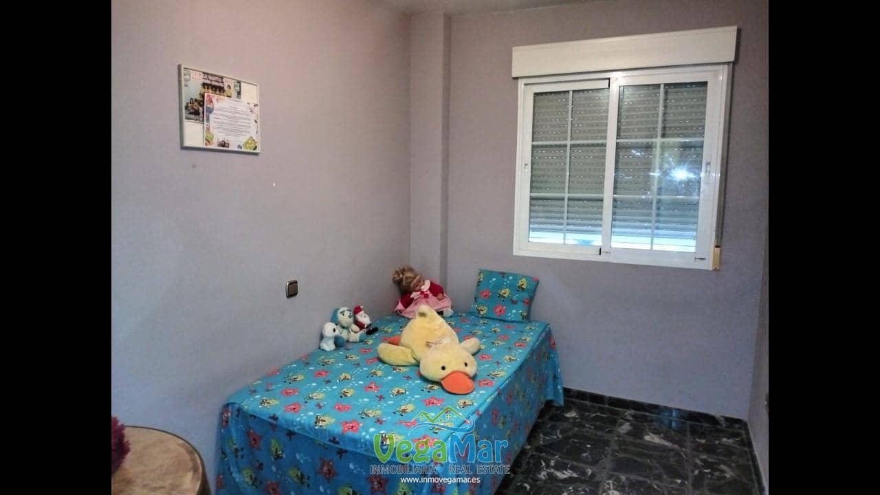 3 slaapkamer Villa te koop in Itrabo met garage - € 130.000 (Ref: 9249381)