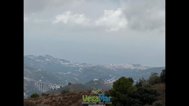 Grunde uden byggetilladelser til salg i Almuñécar - € 15.000 (Ref: 9268963)