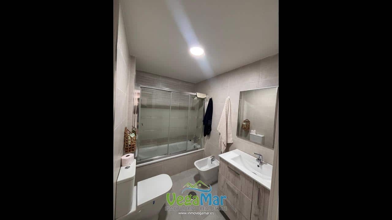 3 bedroom Flat for rent in Almunecar with garage - € 900 (Ref: 9357678)