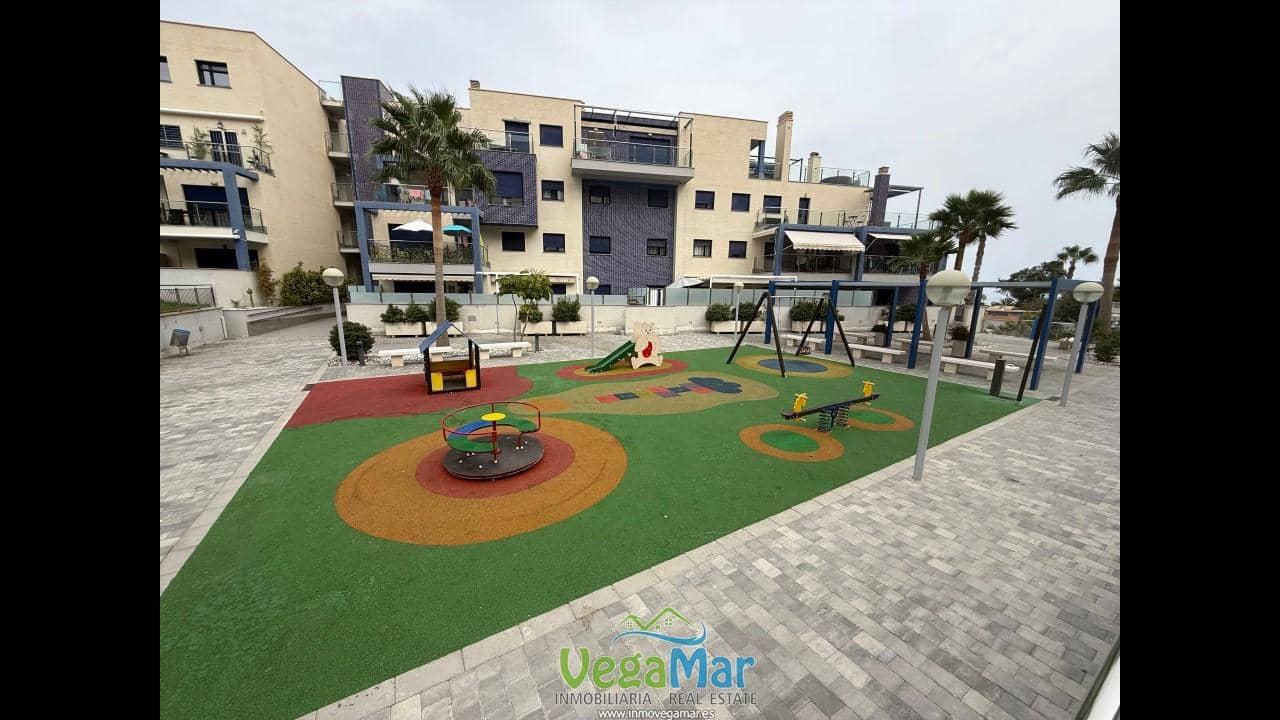 3 bedroom Flat for rent in Almunecar with garage - € 900 (Ref: 9357678)