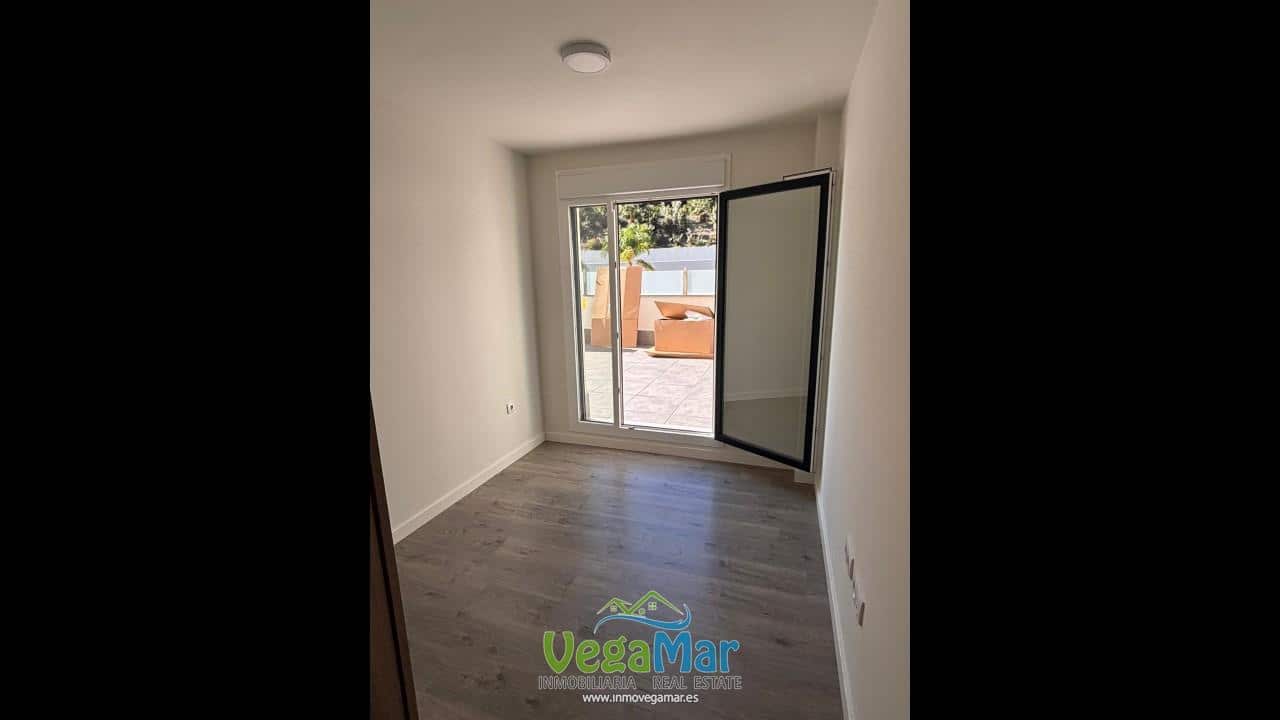 3 bedroom Flat for rent in Almunecar with garage - € 900 (Ref: 9357678)