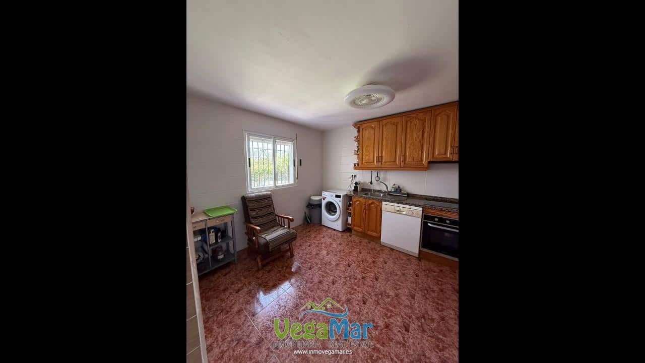 3 bedroom Villa for rent in Salobrena with pool garage - € 1,000 (Ref: 9400295)