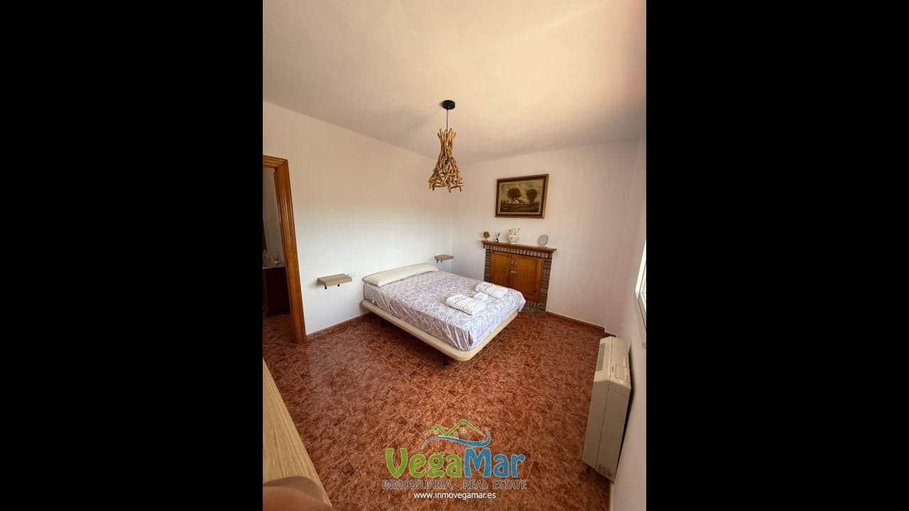 3 bedroom Villa for rent in Salobrena with pool garage - € 1,000 (Ref: 9400295)