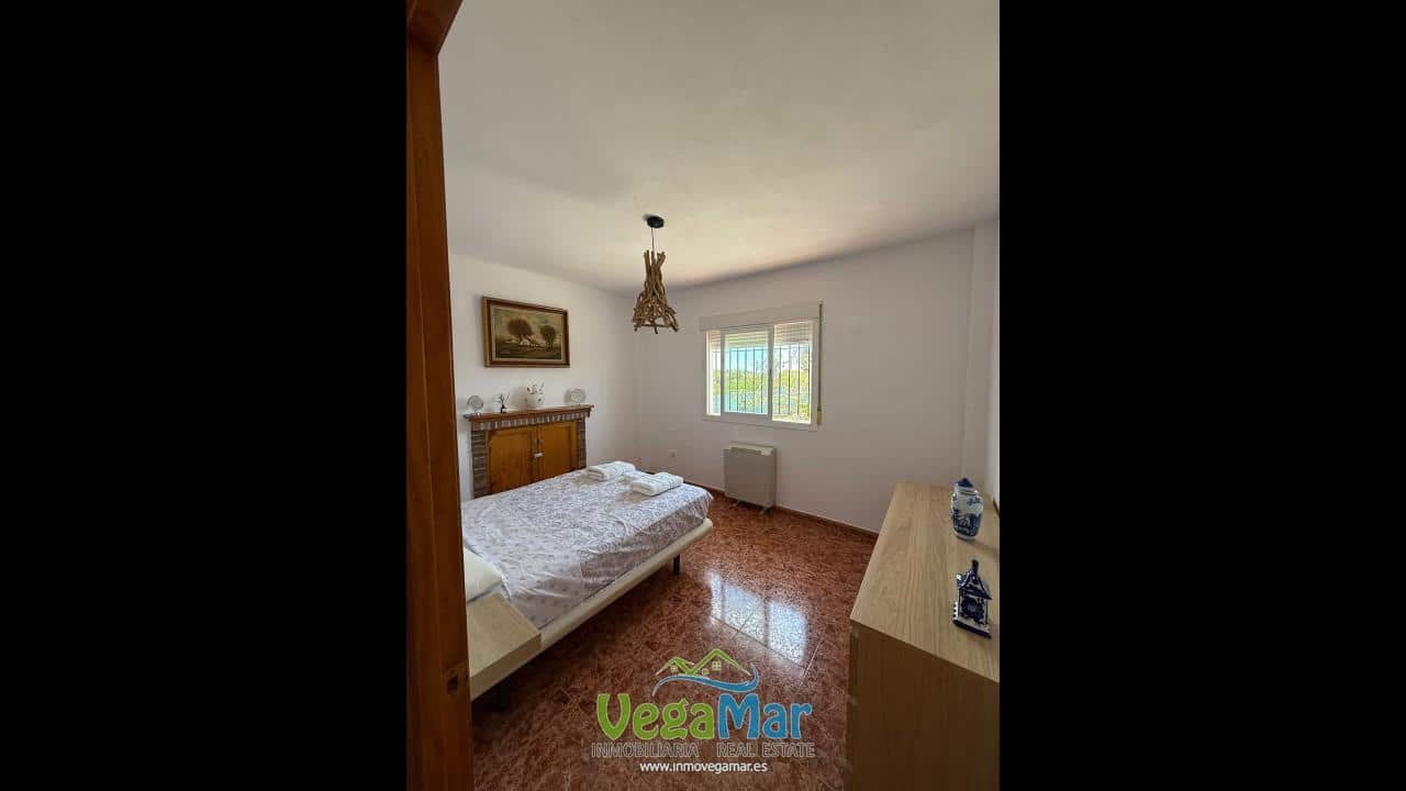 3 bedroom Villa for rent in Salobrena with pool garage - € 1,000 (Ref: 9400295)