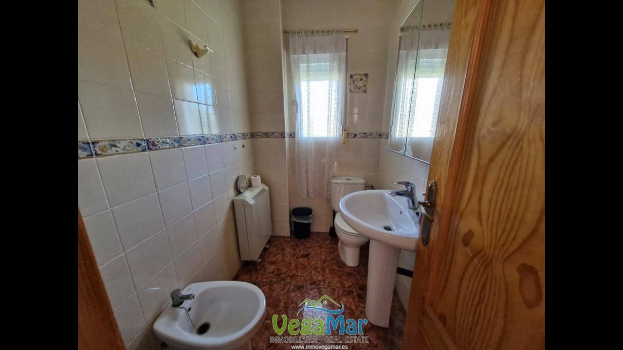 3 bedroom Villa for rent in Salobrena with pool garage - € 1,000 (Ref: 9400295)