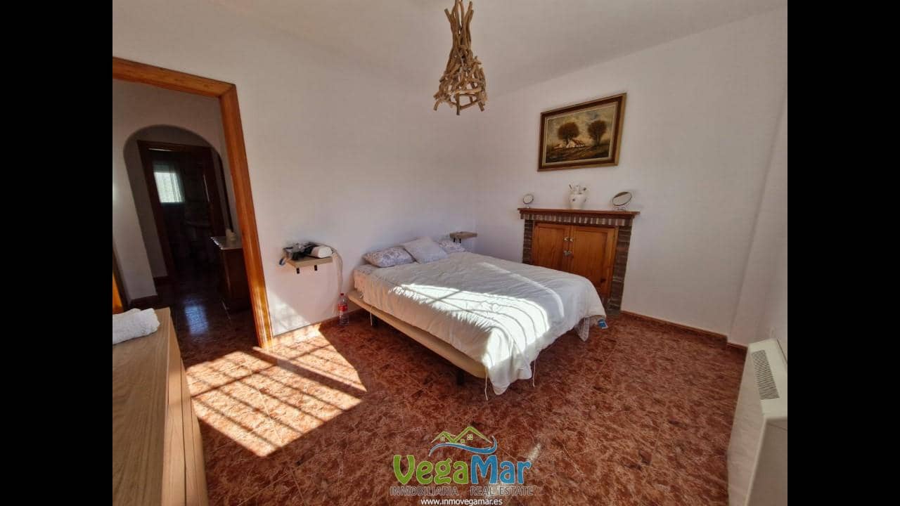 3 bedroom Villa for rent in Salobrena with pool garage - € 1,000 (Ref: 9400295)