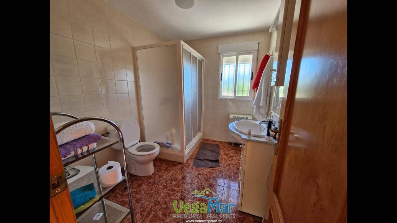 3 bedroom Villa for rent in Salobrena with pool garage - € 1,000 (Ref: 9400295)