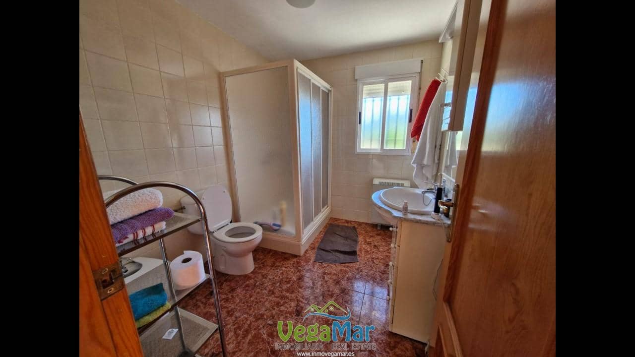 3 bedroom Villa for rent in Salobrena with pool garage - € 1,000 (Ref: 9400295)