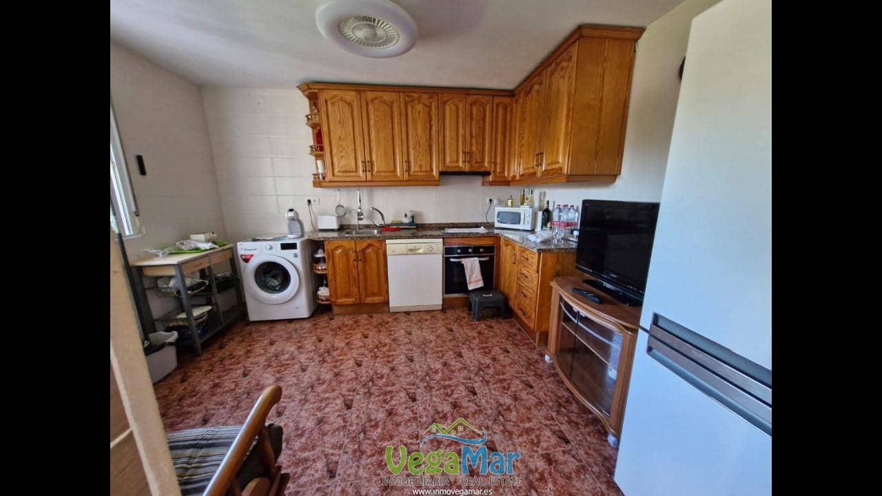 3 bedroom Villa for rent in Salobrena with pool garage - € 1,000 (Ref: 9400295)