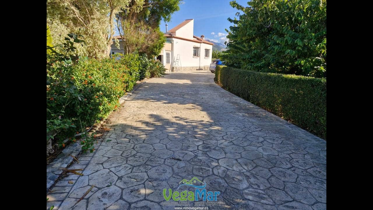 3 bedroom Villa for rent in Salobrena with pool garage - € 1,000 (Ref: 9400295)