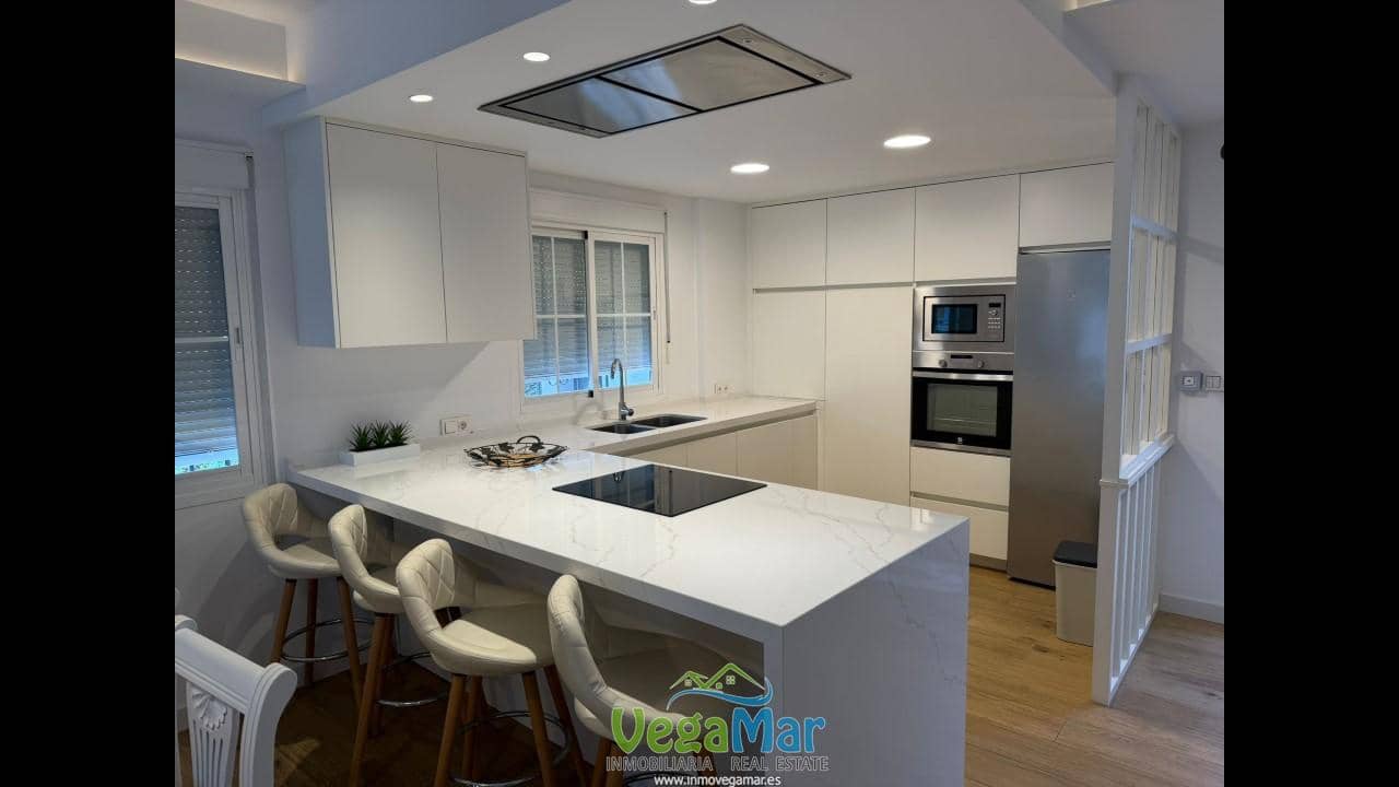 Villa/Maison de 3 chambres à louer à Almunecar avec piscine garage - 1 400 € (Ref: 9460862)