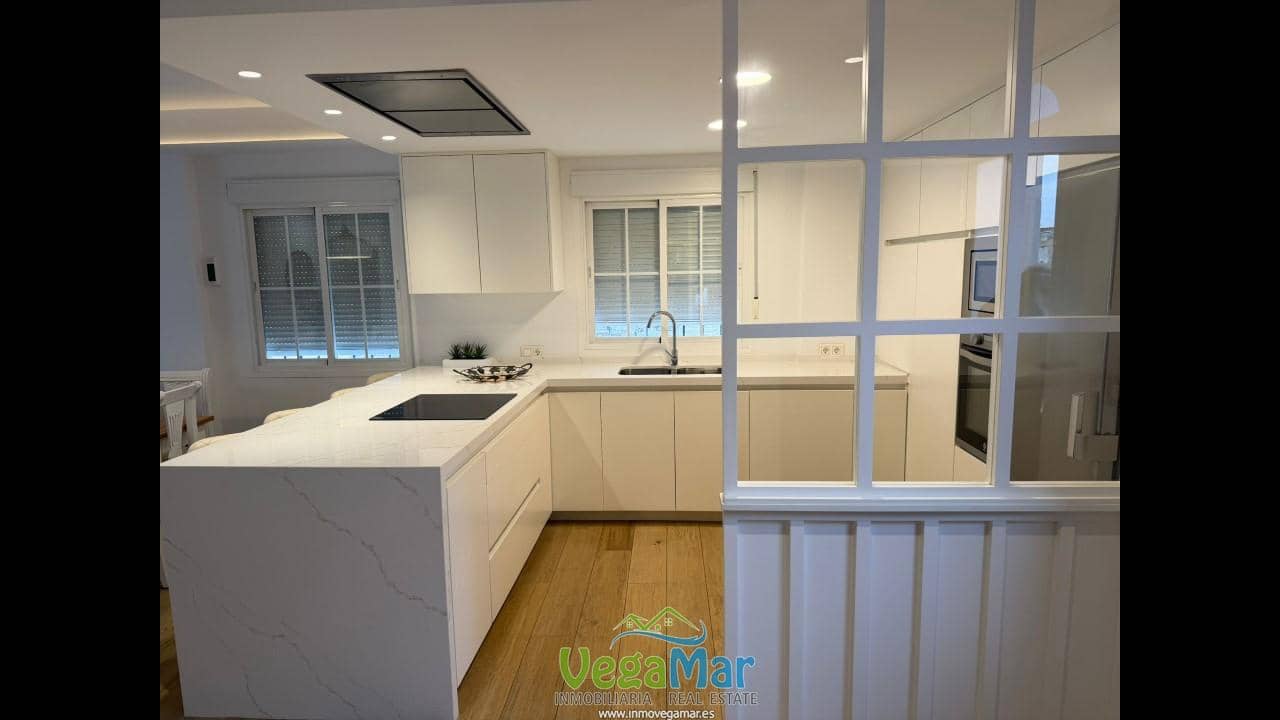 Villa/Maison de 3 chambres à louer à Almunecar avec piscine garage - 1 400 € (Ref: 9460862)