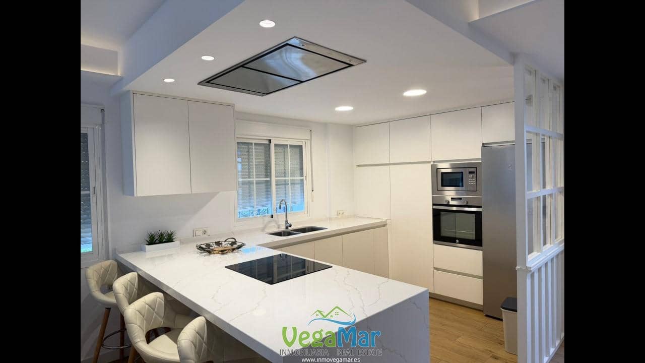 Villa/Maison de 3 chambres à louer à Almunecar avec piscine garage - 1 400 € (Ref: 9460862)