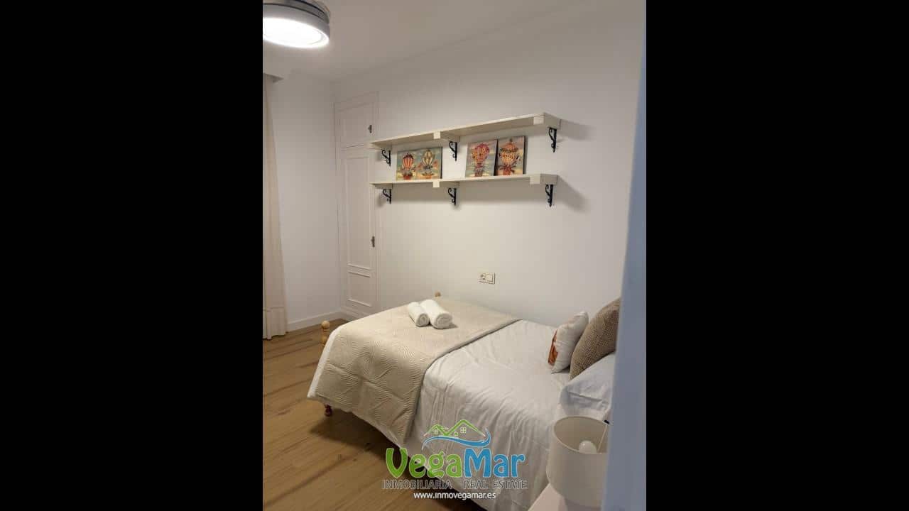 Villa/Maison de 3 chambres à louer à Almunecar avec piscine garage - 1 400 € (Ref: 9460862)