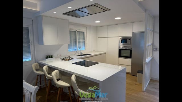 Villa/Maison de 3 chambres à louer à Almuñécar avec piscine garage - 1 400 € (Ref: 9460862)