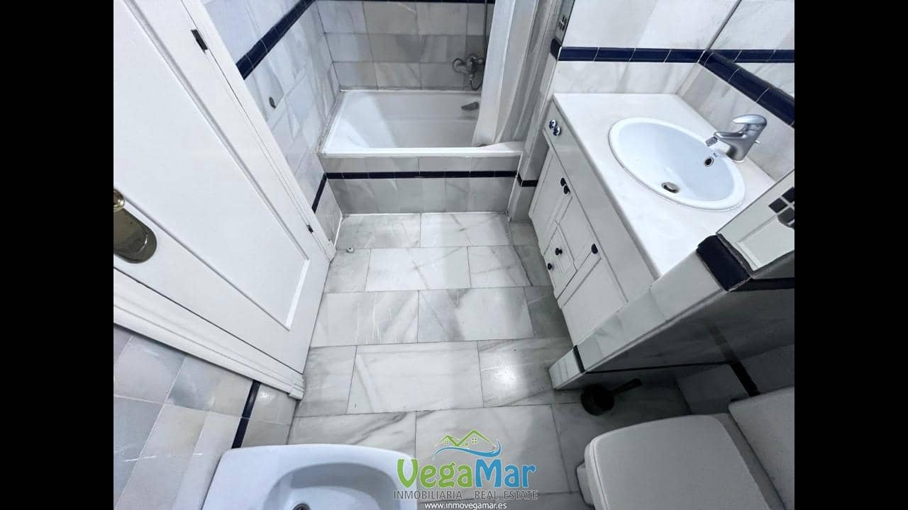 3 bedroom Flat for sale in Almunecar with garage - € 300,000 (Ref: 9475667)