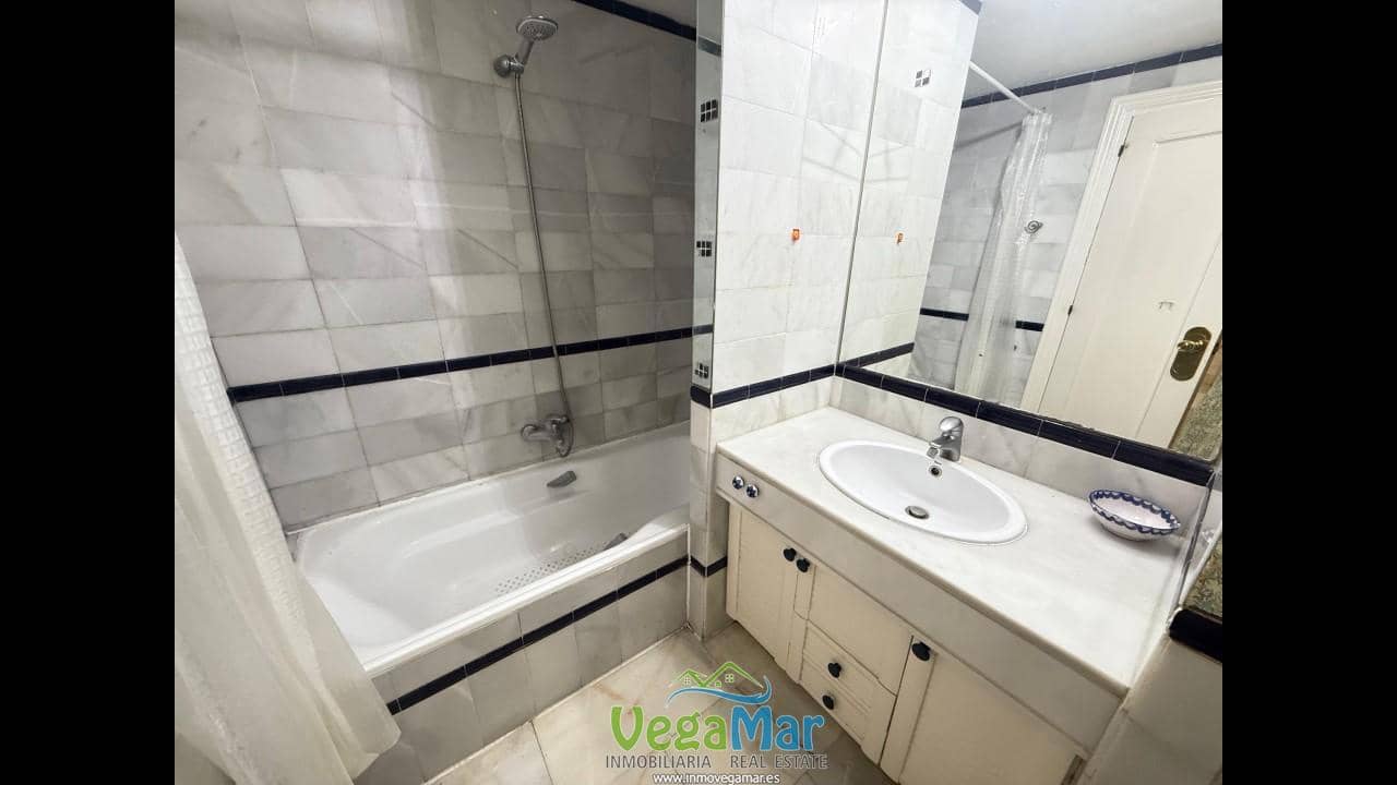 3 bedroom Flat for sale in Almunecar with garage - € 280,000 (Ref: 9475667)