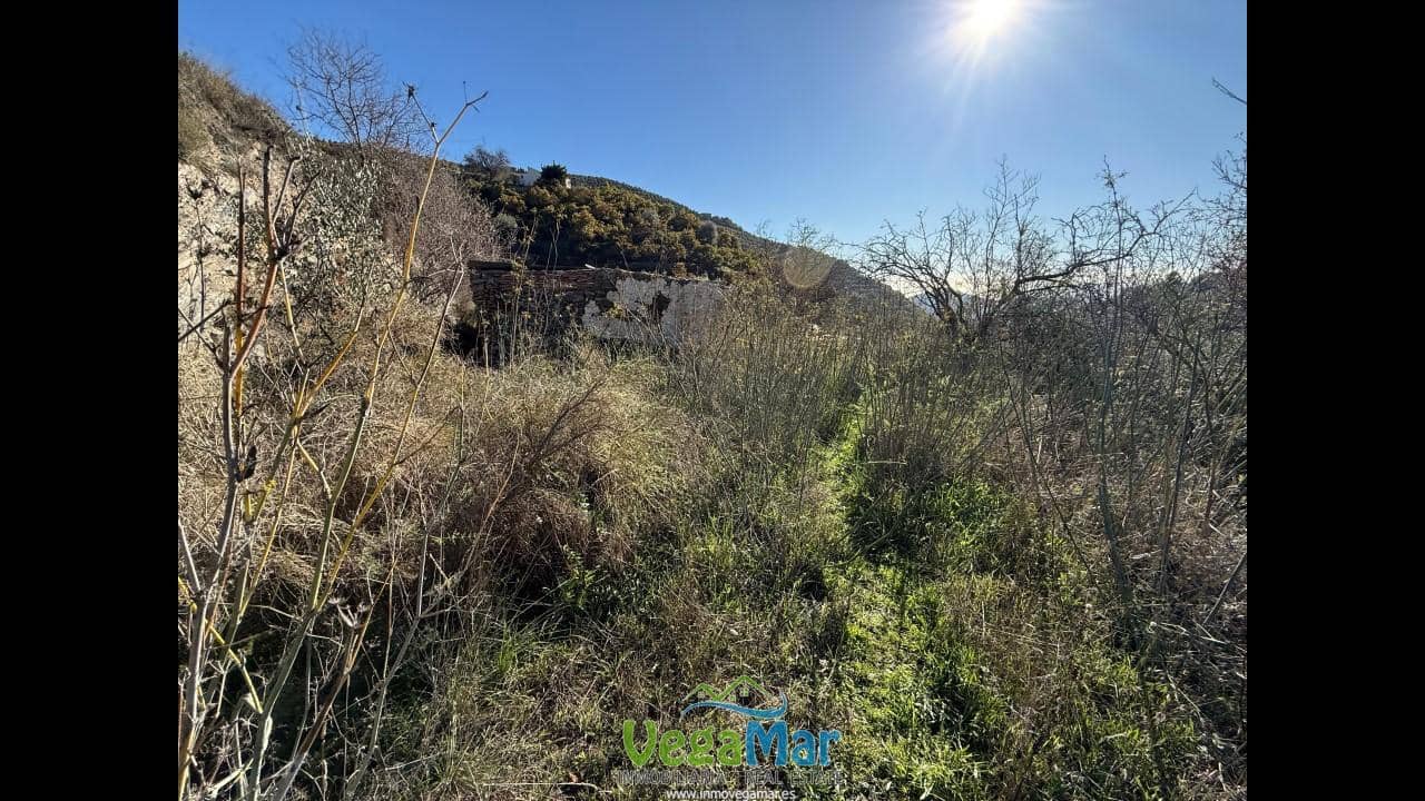 Grunde uden byggetilladelser til salg i Nerja - € 50.000 (Ref: 9542706)