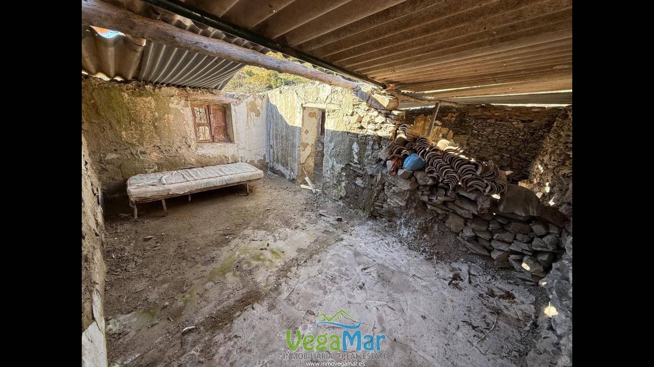 Grunde uden byggetilladelser til salg i Nerja - € 50.000 (Ref: 9542706)