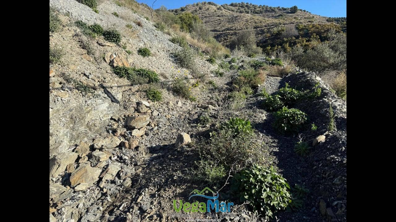 Grunde uden byggetilladelser til salg i Nerja - € 50.000 (Ref: 9542706)