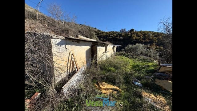 Grunde uden byggetilladelser til salg i Capistrano, Nerja - € 50.000 (Ref: 9542706)