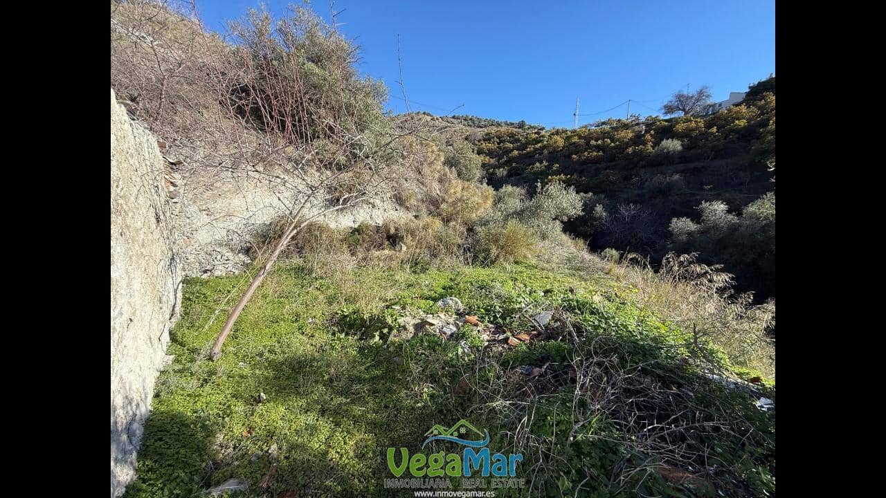 Grunde uden byggetilladelser til salg i Nerja - € 50.000 (Ref: 9542706)