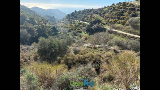 Grunde uden byggetilladelser til salg i Capistrano, Nerja - € 50.000 (Ref: 9542706)