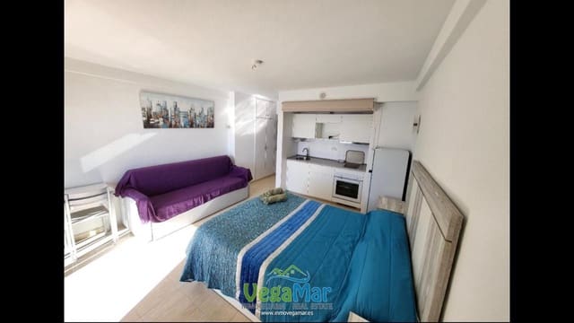 Flat for sale in Almuñécar with garage - € 200,000 (Ref: 9606425)