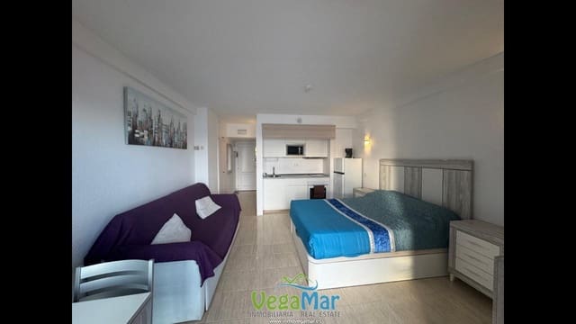 Flat for sale in Almuñécar with garage - € 200,000 (Ref: 9606425)