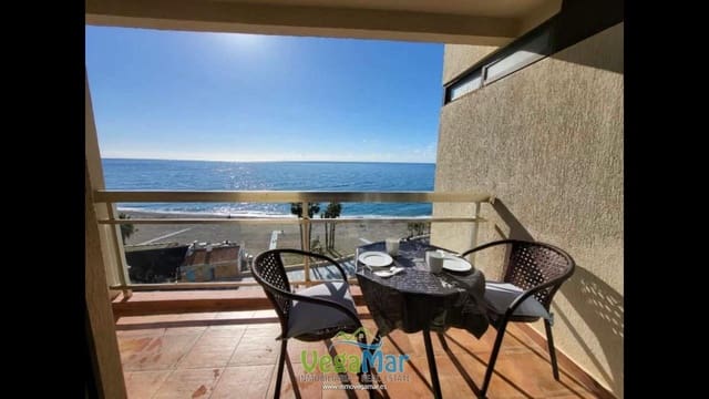 Flat for sale in Almuñécar with garage - € 200,000 (Ref: 9606425)